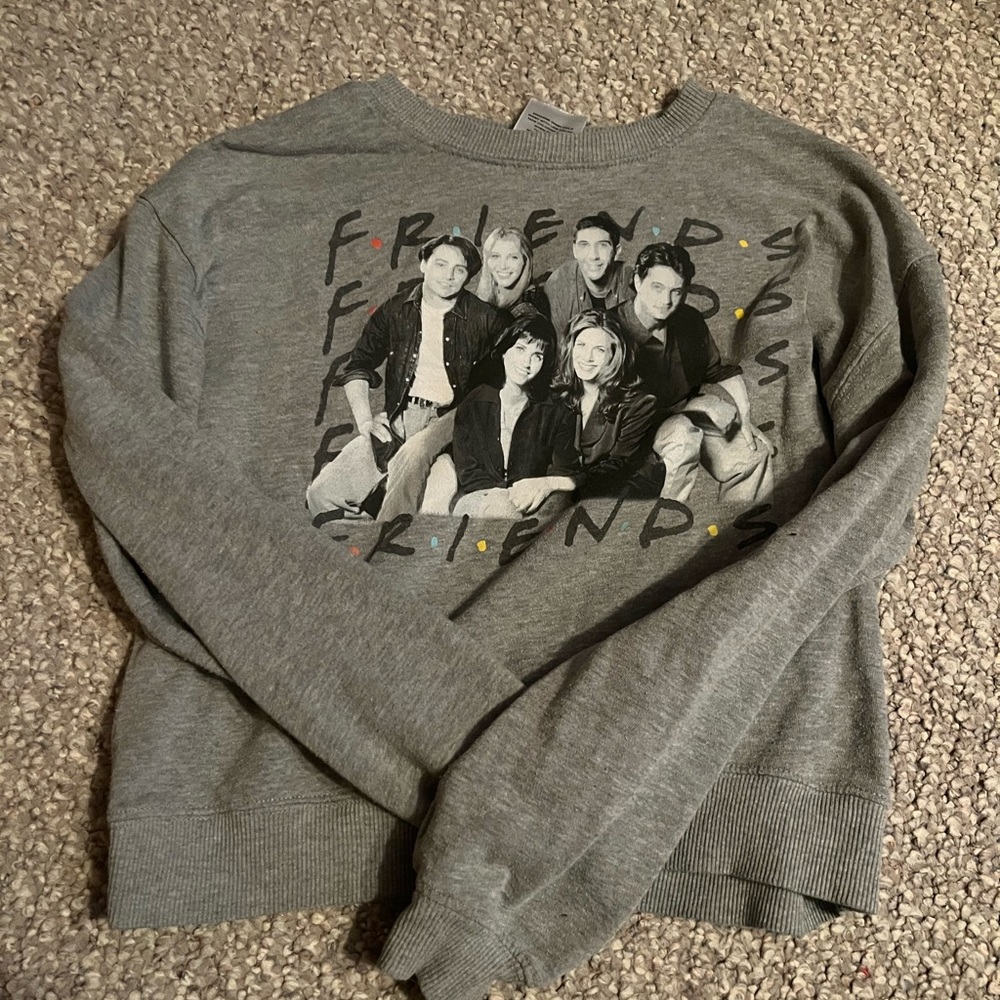 Friend’s gray crewneck size extra small